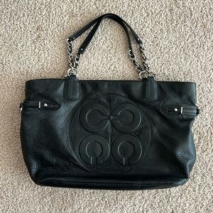 Vintage Coach black Leather Shoulder Bag with Silver Hardware